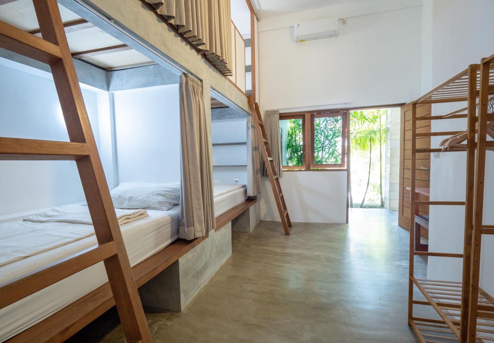 Hotel 007 Surfhouse Bali Ungasan