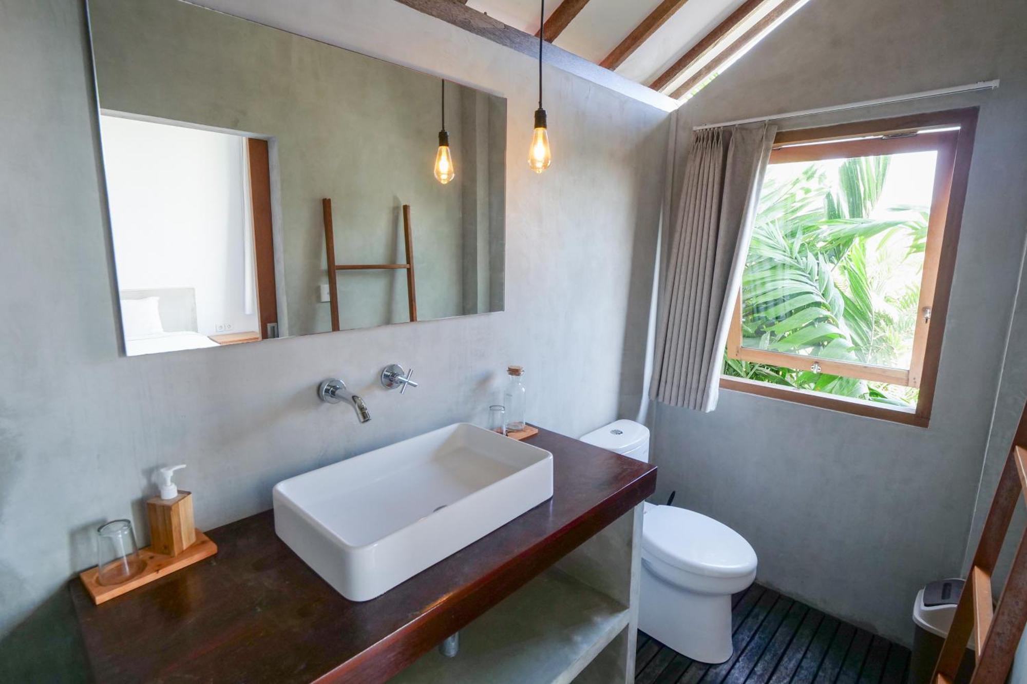 Hotel 007 Surfhouse Bali