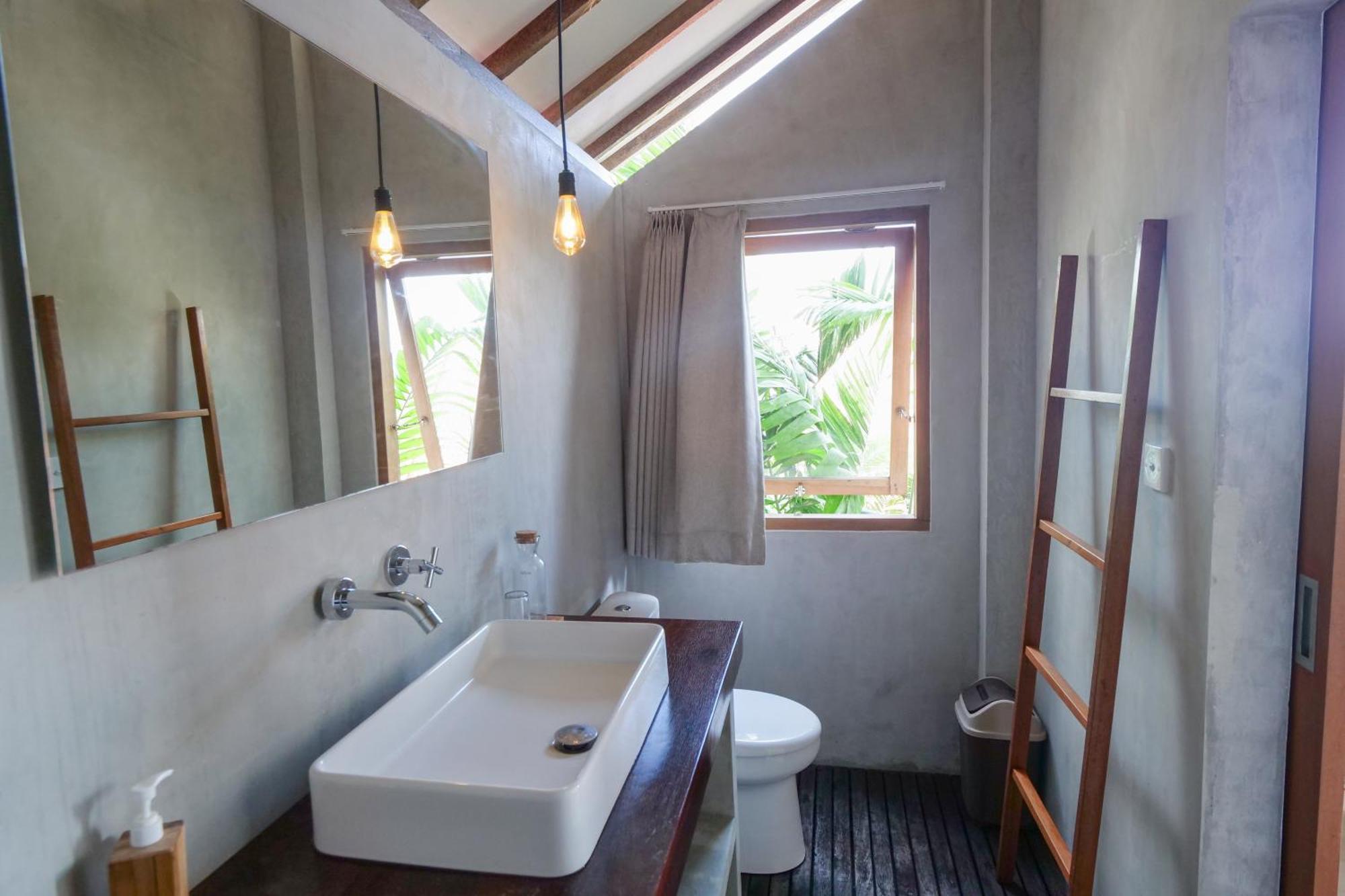 Hotel 007 Surfhouse Bali