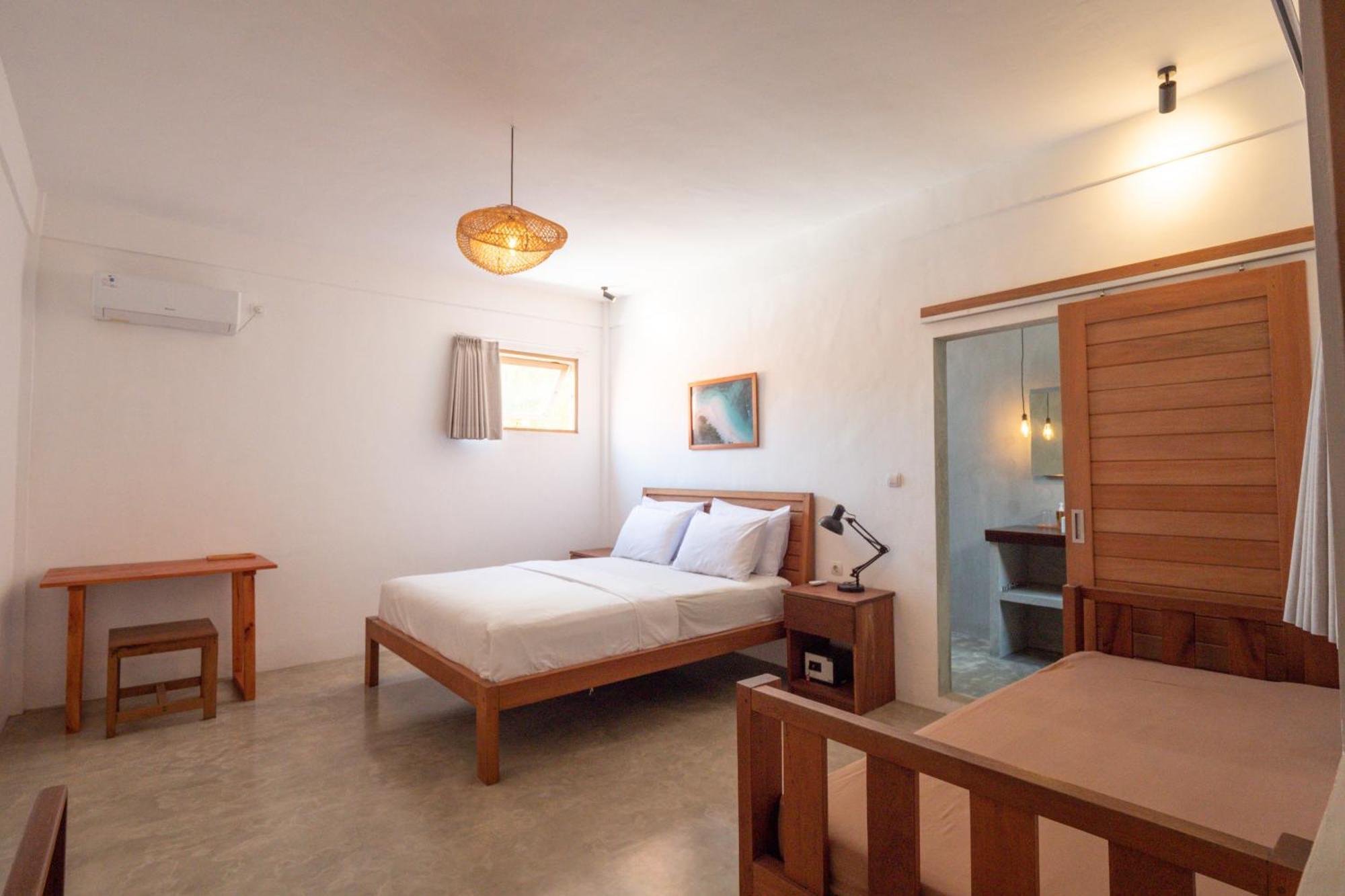 Hotel 007 Surfhouse Bali