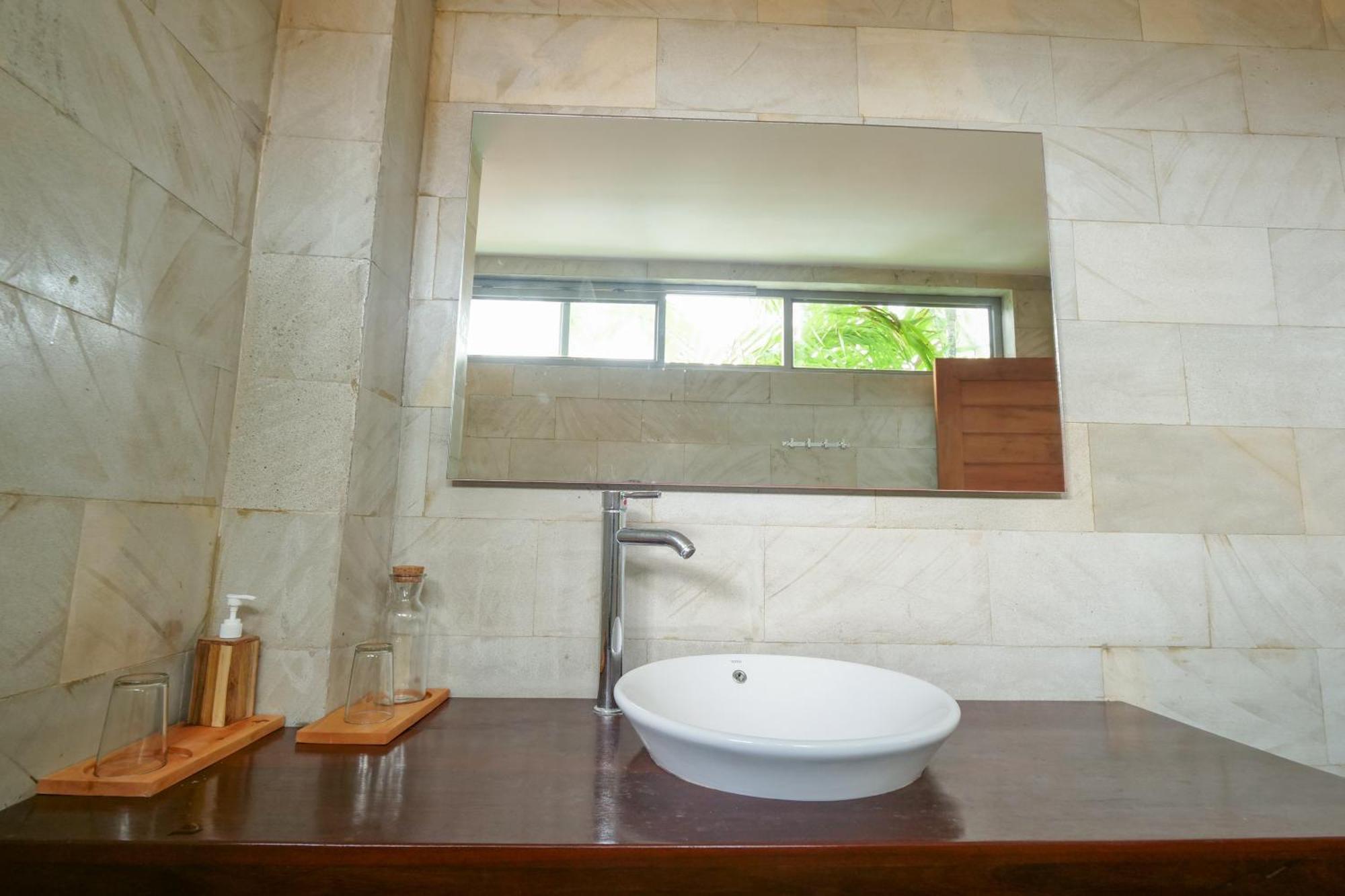Hotel 007 Surfhouse Bali Ungasan