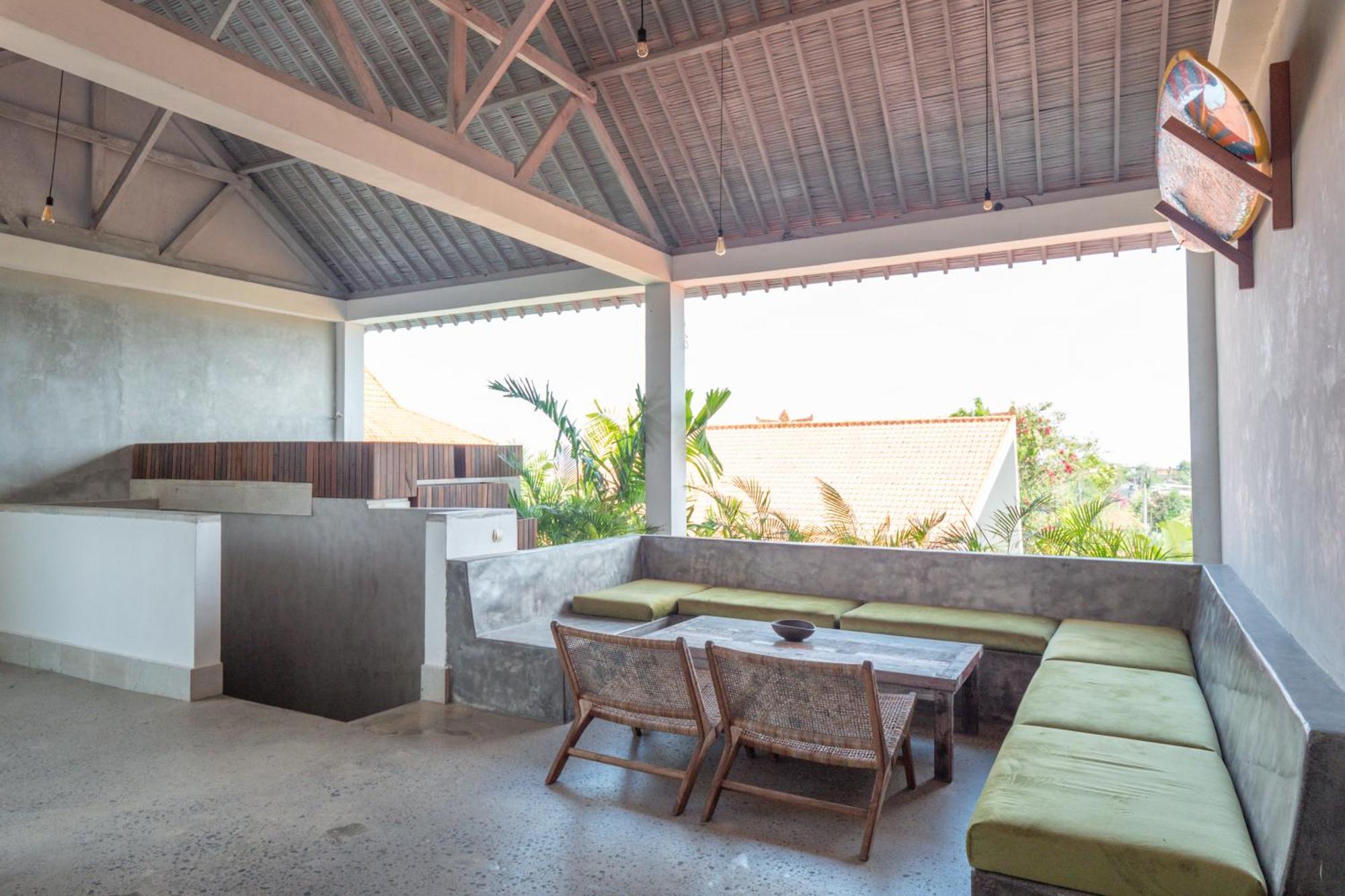 007 Surfhouse Bali Hotel 2*